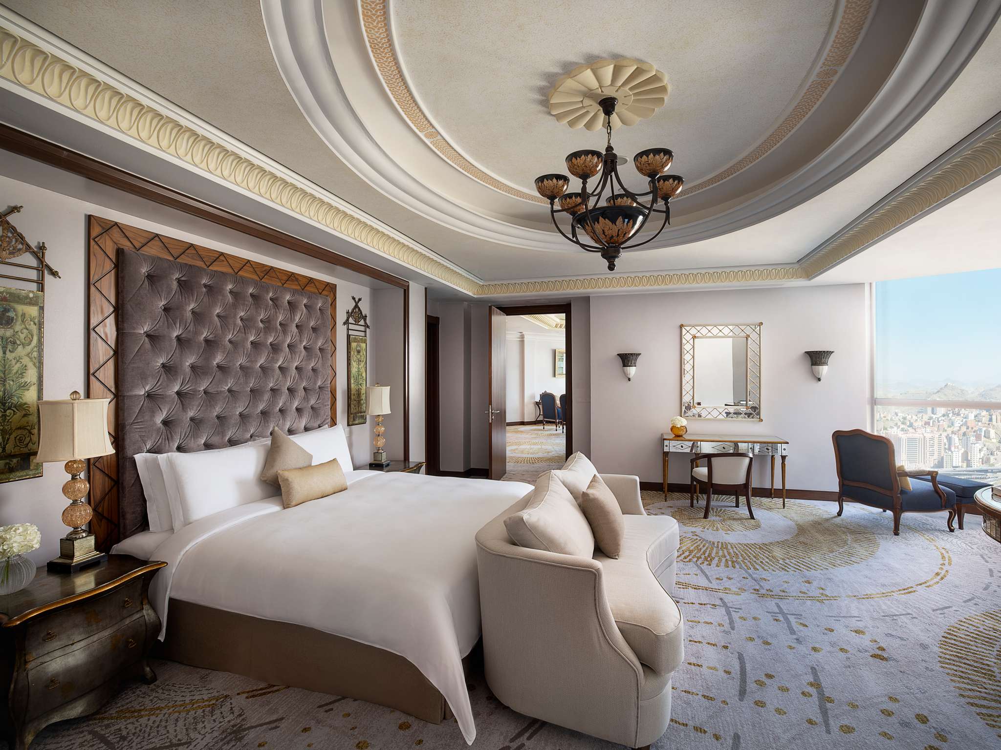 Guest room at Al Marwa Rayhaan by Rotana, Makkah Clock Tower