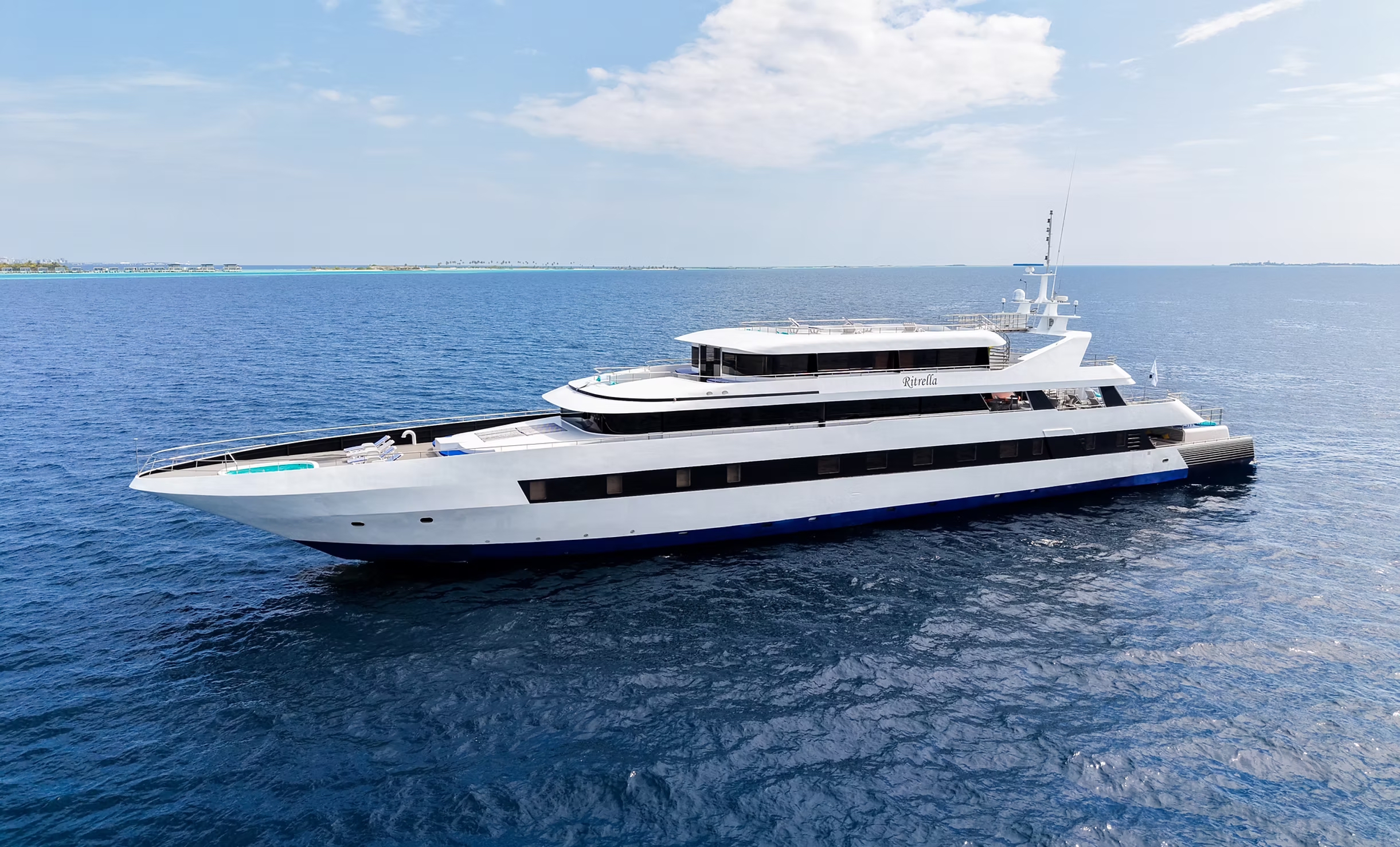 Ritrella superyacht cruising the Maldives atolls